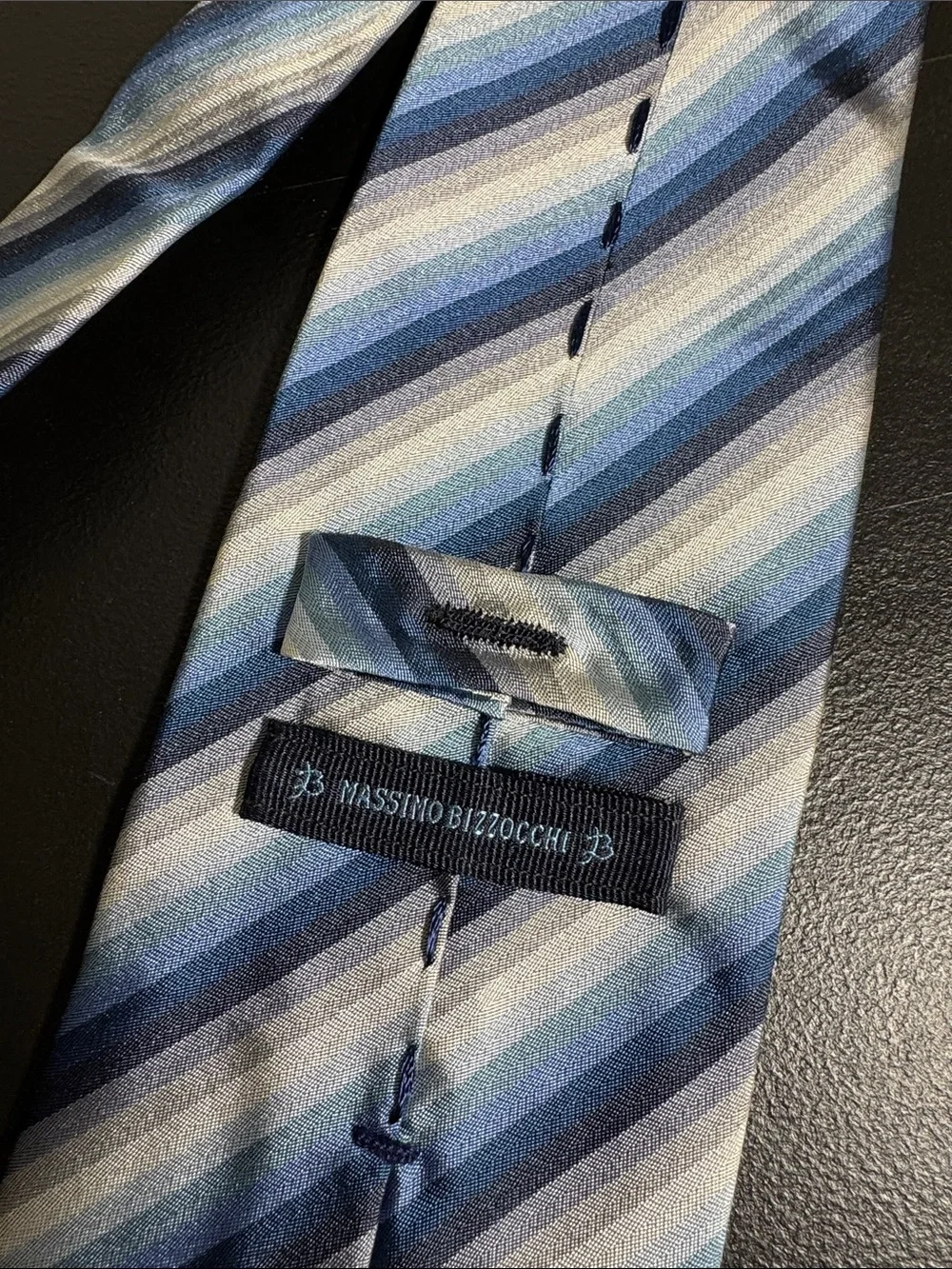 Massimo Bizzocchi mens blue stripe 100% silk luxury neck tie EUC